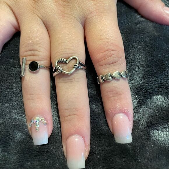 💕 3/$25 SS RING OF HEARTS ADJUSTABLE - Picture 3 of 6